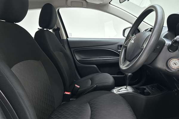 2020 Mitsubishi Mirage ES LB thumb-11