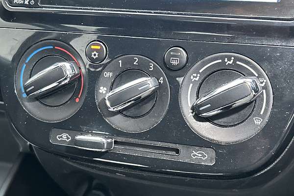 2020 Mitsubishi Mirage ES LB thumb-15