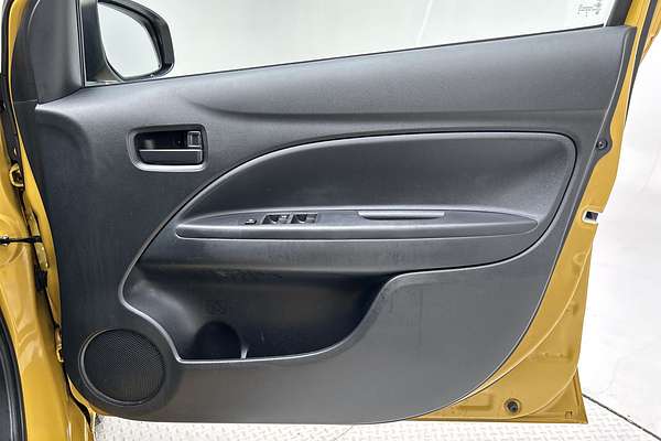 2020 Mitsubishi Mirage ES LB thumb-17