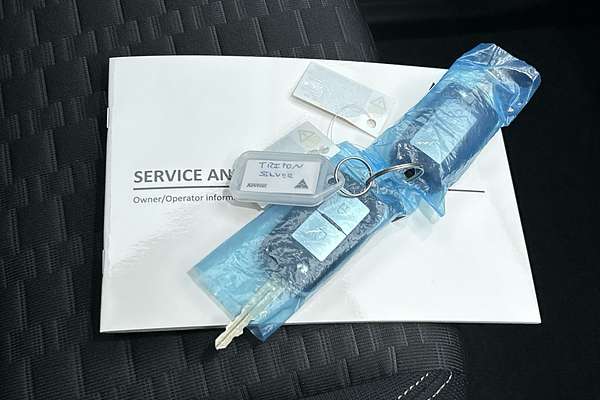 2025 Mitsubishi Triton GLX-R MV 4X4 thumb-22