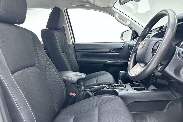 2022 Toyota Hilux SR GUN126R 4X4 thumb-11