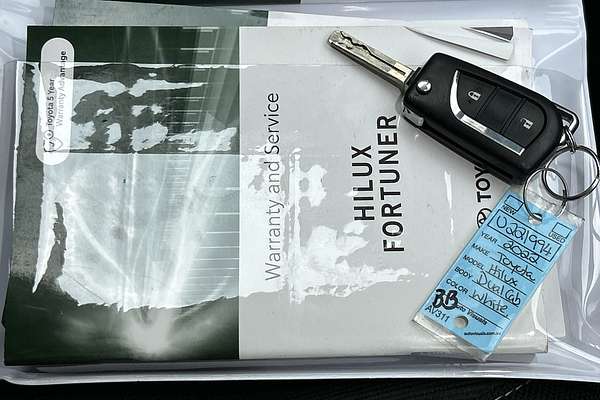 2022 Toyota Hilux SR GUN126R 4X4 thumb-21