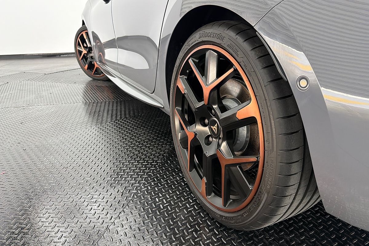 2025 CUPRA Leon VZx KL