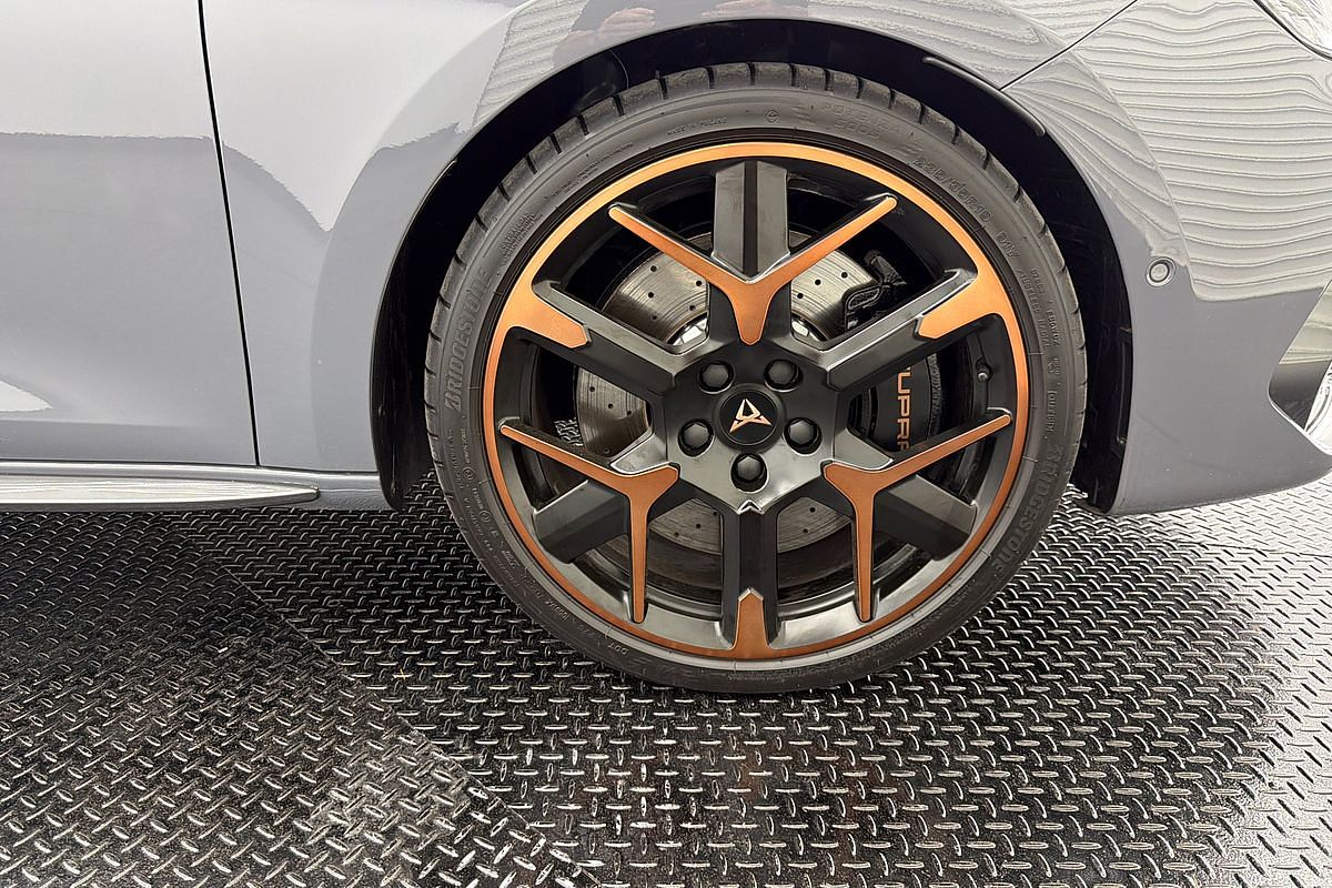 2025 CUPRA Leon VZx KL