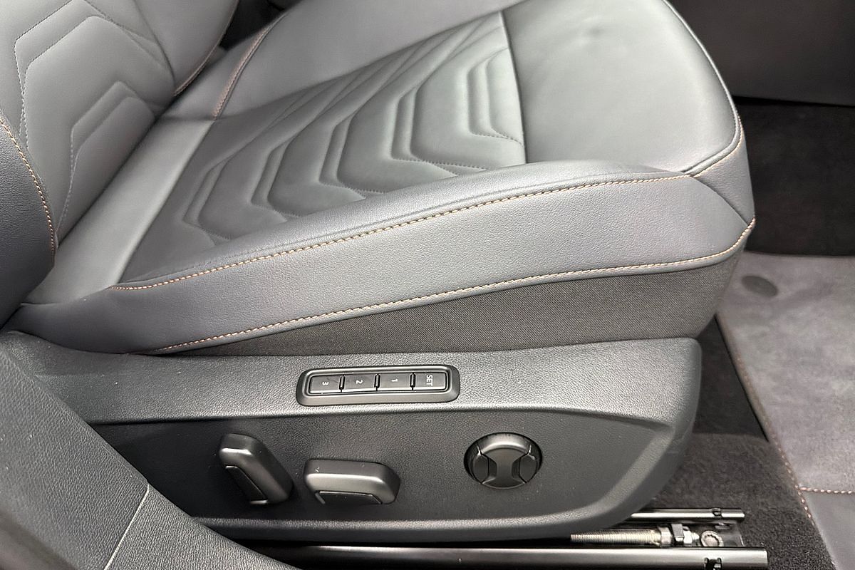 2025 CUPRA Leon VZx KL