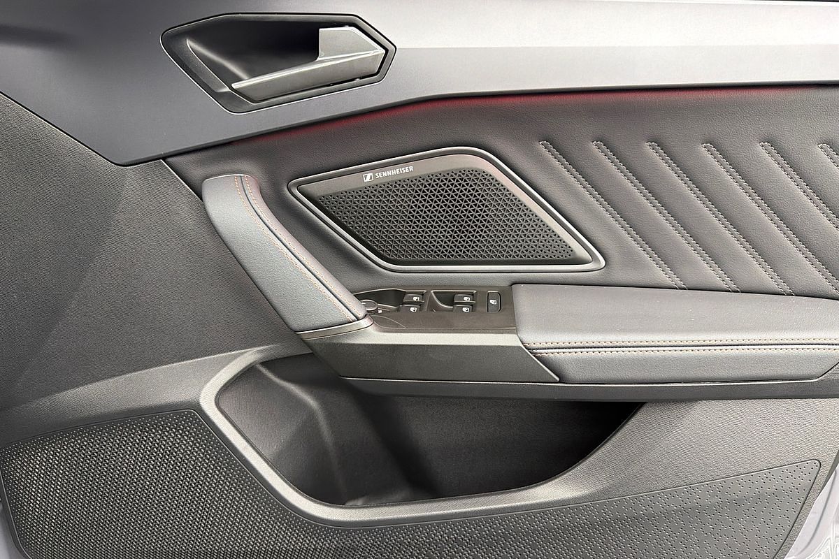 2025 CUPRA Leon VZx KL