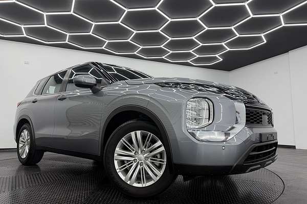 2022 Mitsubishi Outlander ES ZM