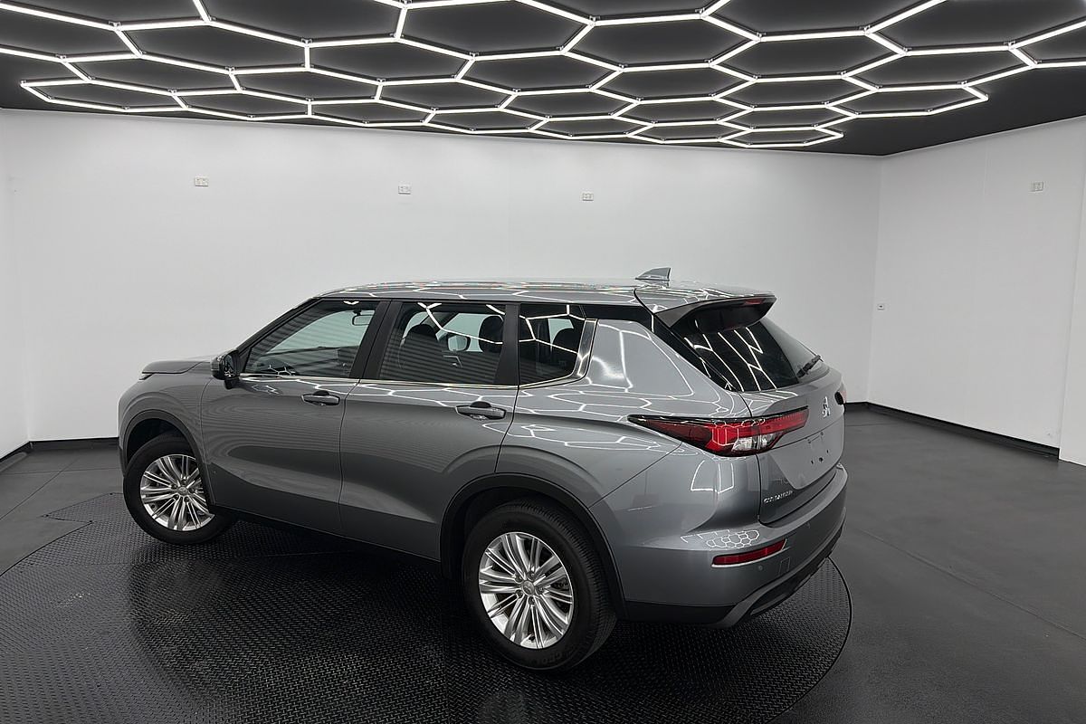 2022 Mitsubishi Outlander ES ZM