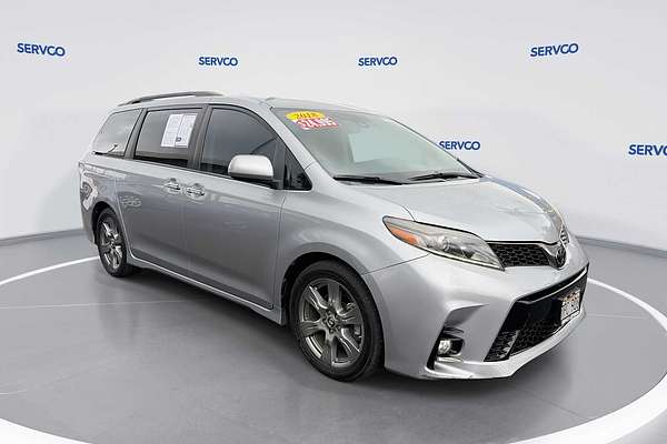 2018 Toyota SIENNA SE