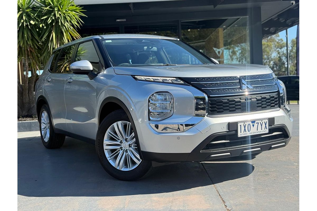 2023 Mitsubishi Outlander ES ZM