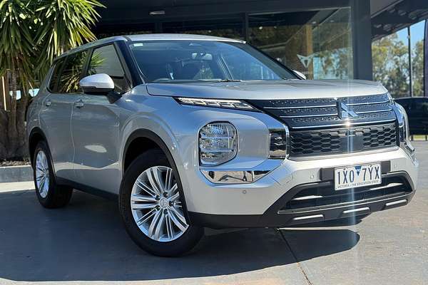 2023 Mitsubishi Outlander ES ZM