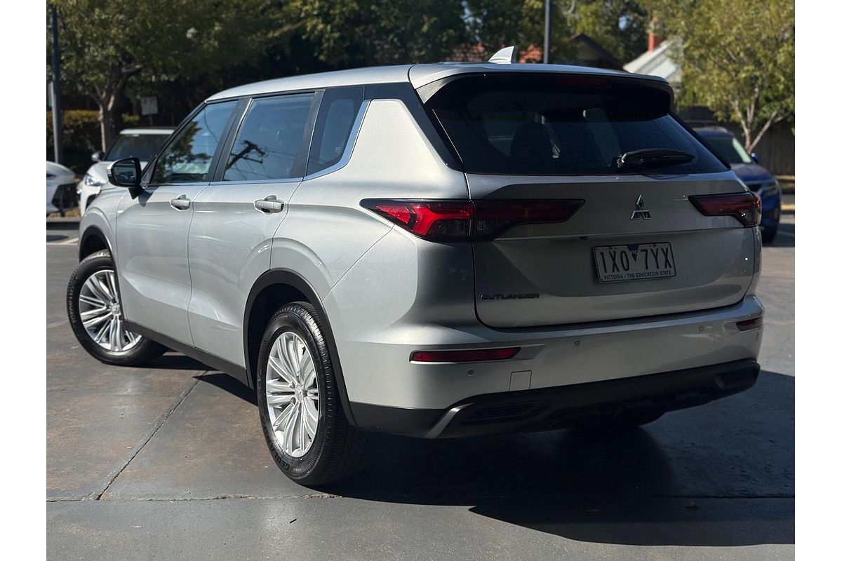 2023 Mitsubishi Outlander ES ZM