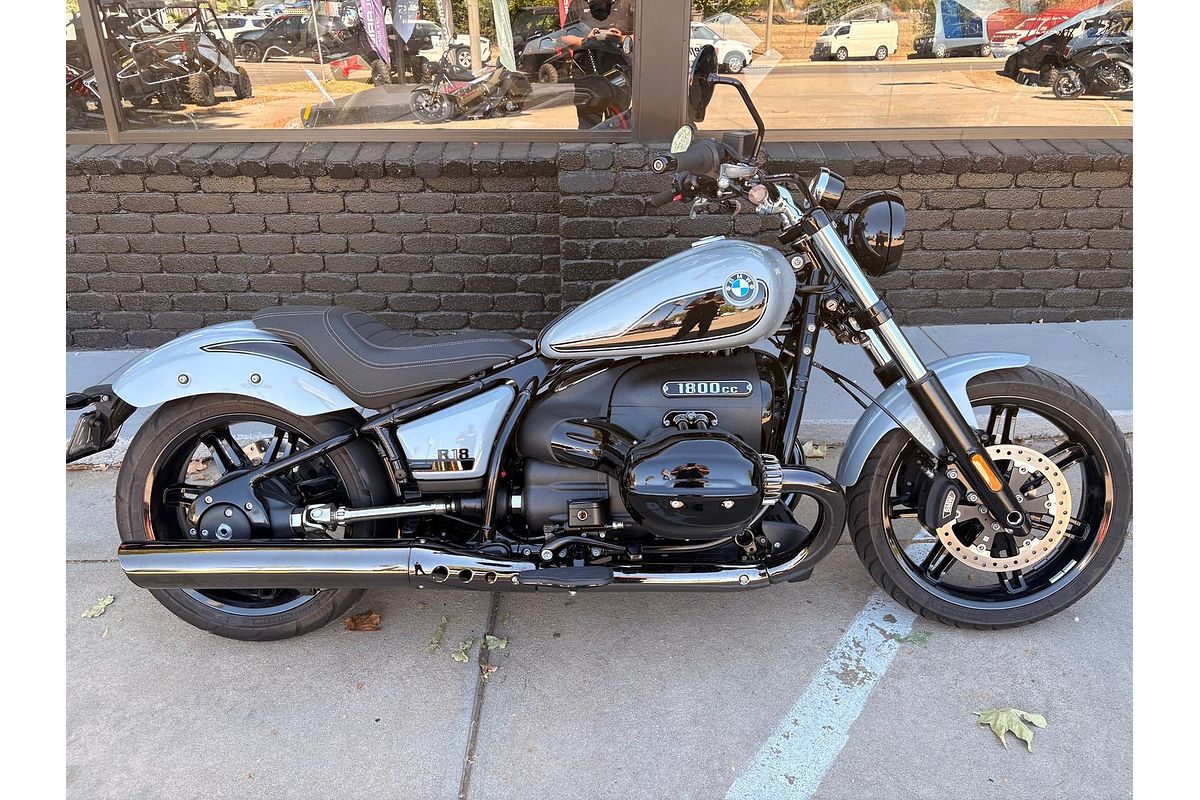 2025 BMW R 18 Blacked Out R 18