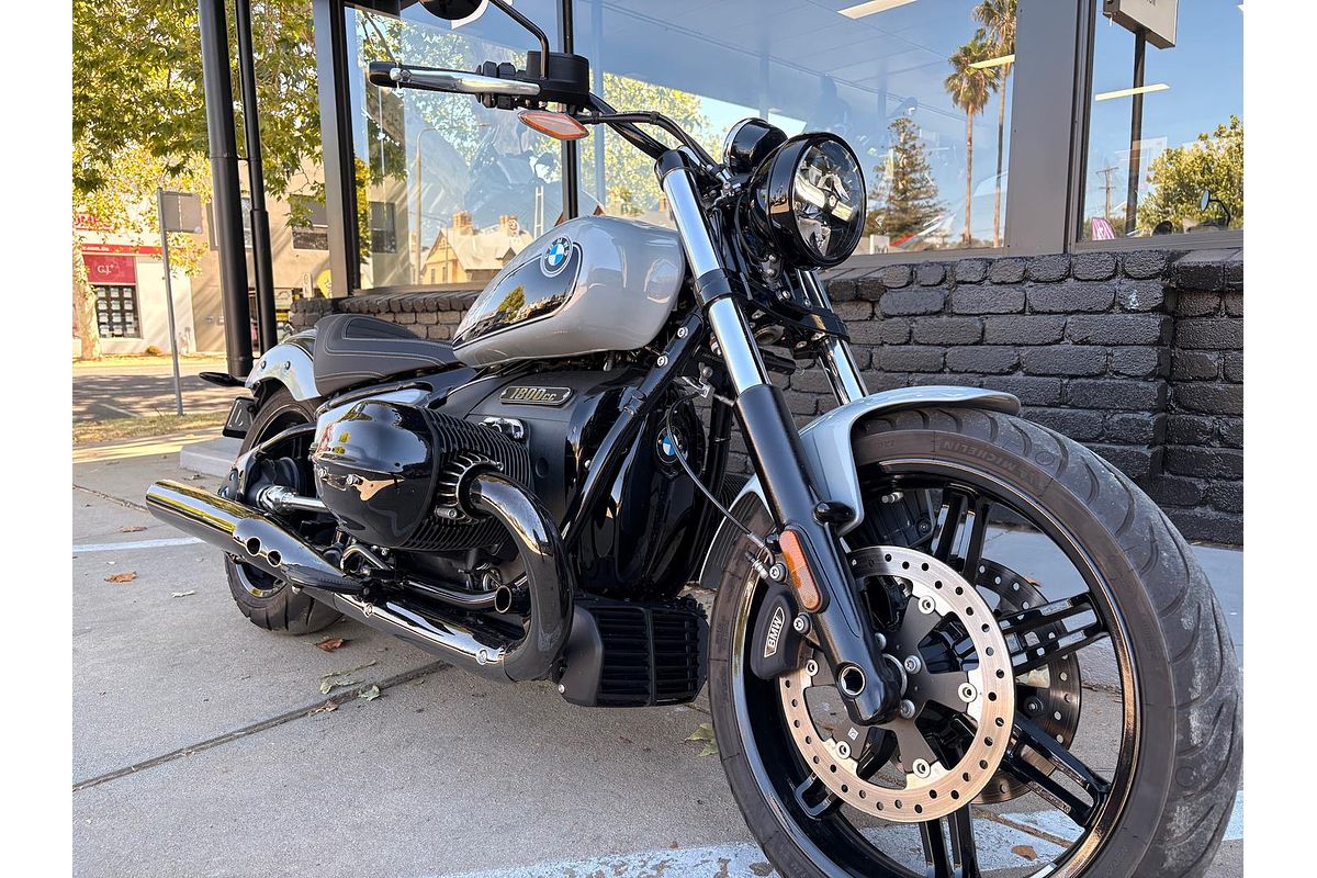 2025 BMW R 18 Blacked Out R 18