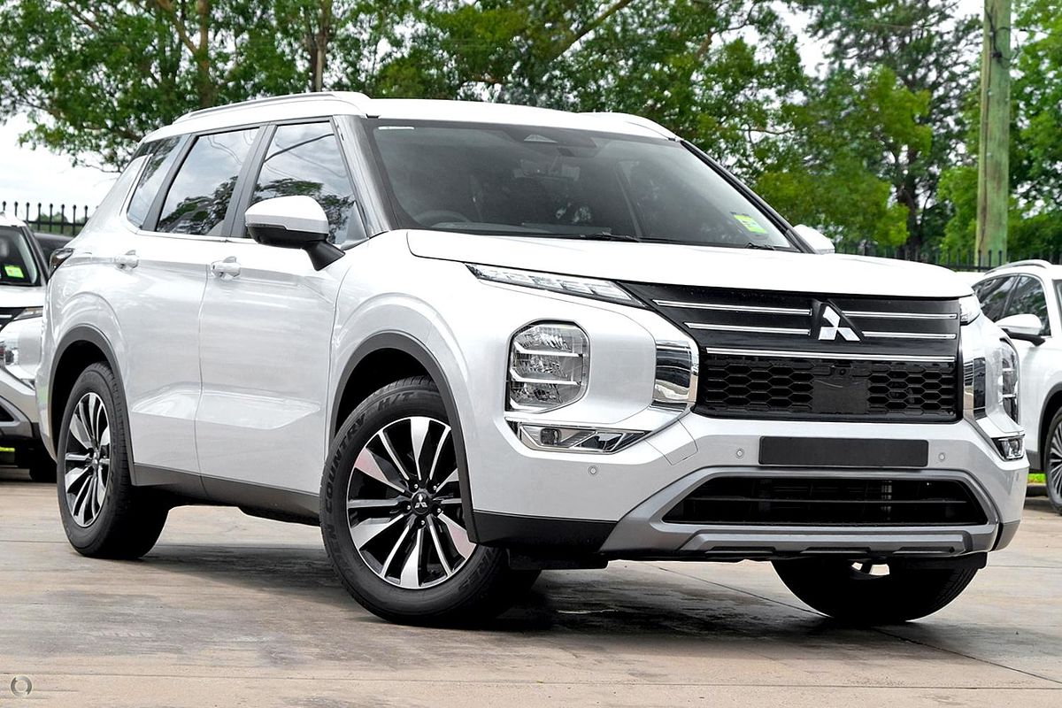 2025 Mitsubishi Outlander LS ZM