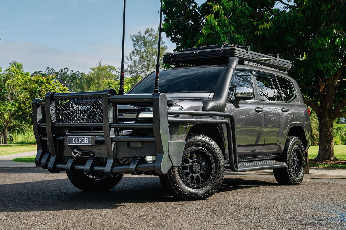 2024 Toyota Landcruiser Sahara FJA300R