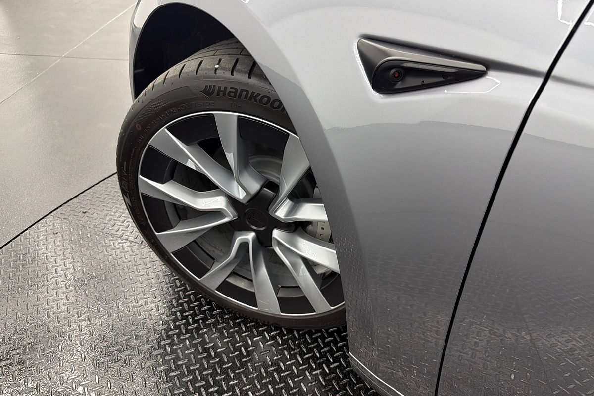 2025 Tesla Model 3 Rear-Wheel Drive