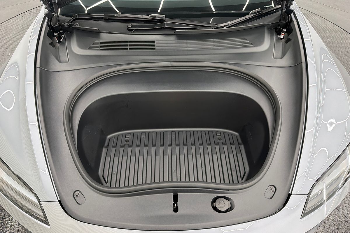 2025 Tesla Model 3 Rear-Wheel Drive