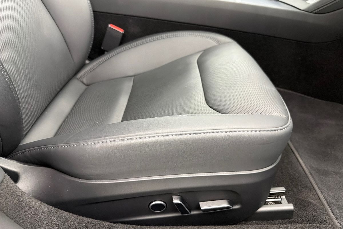 2025 Tesla Model 3 Rear-Wheel Drive