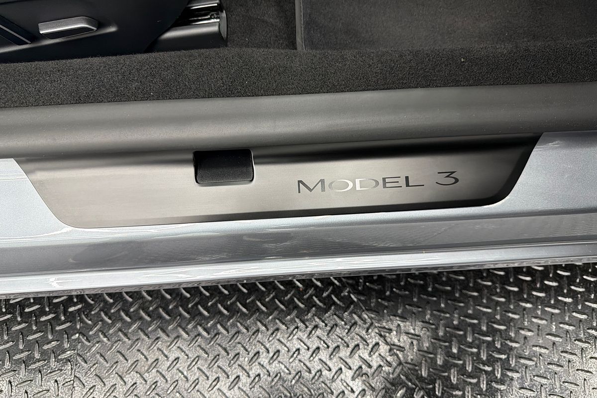 2025 Tesla Model 3 Rear-Wheel Drive
