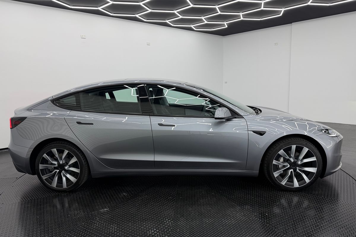 2025 Tesla Model 3 Rear-Wheel Drive