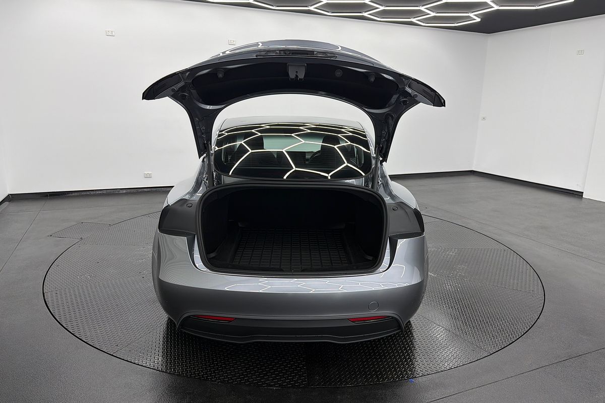 2025 Tesla Model 3 Rear-Wheel Drive