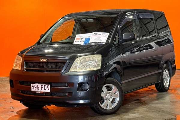 2004 Toyota Noah