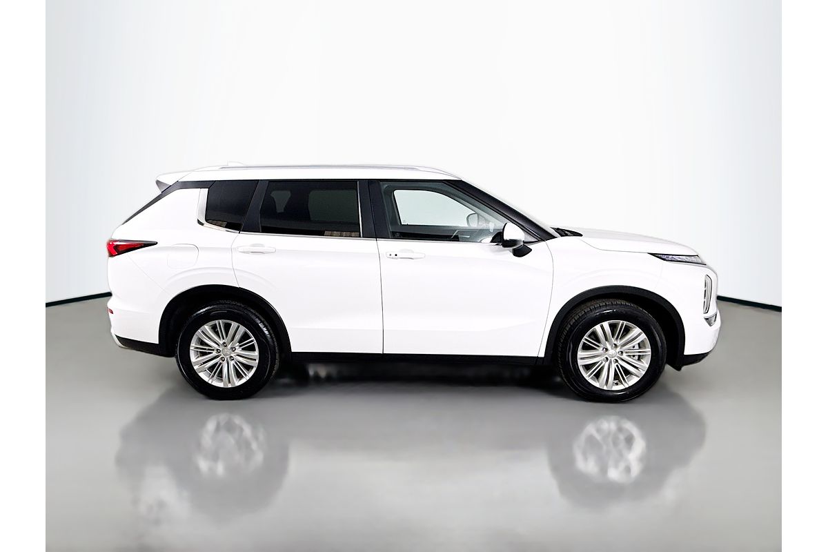 2024 Mitsubishi Outlander LS ZM