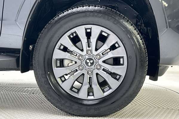 2025 Mitsubishi Triton GLS MV 4X4 thumb-9