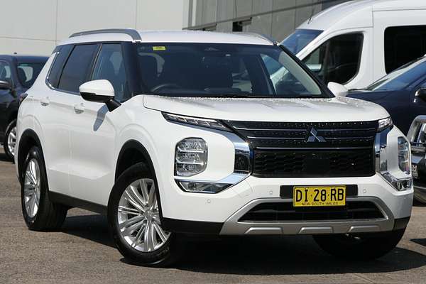 2023 Mitsubishi Outlander LS ZM