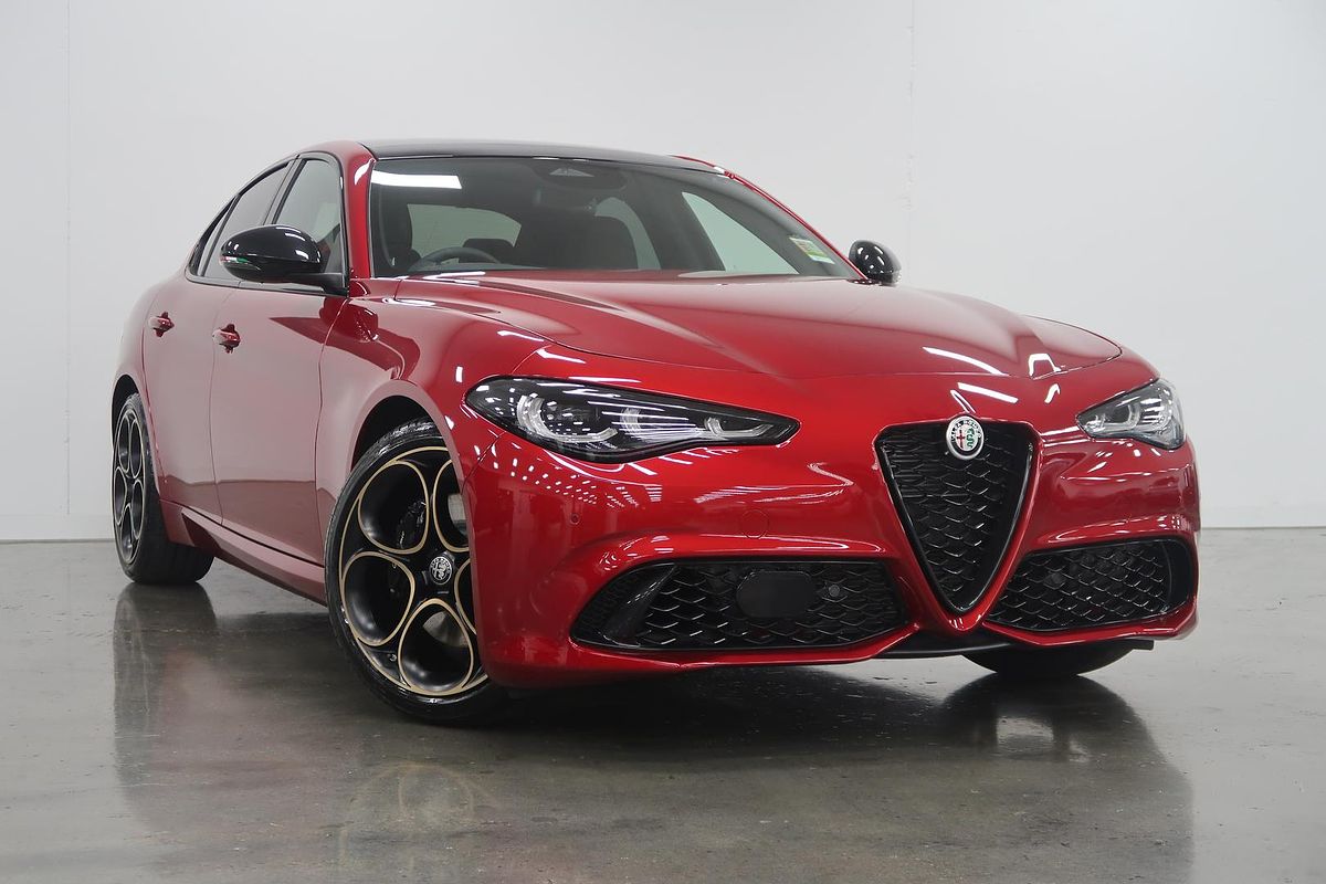 2025 Alfa Romeo Giulia Intensa Series 5
