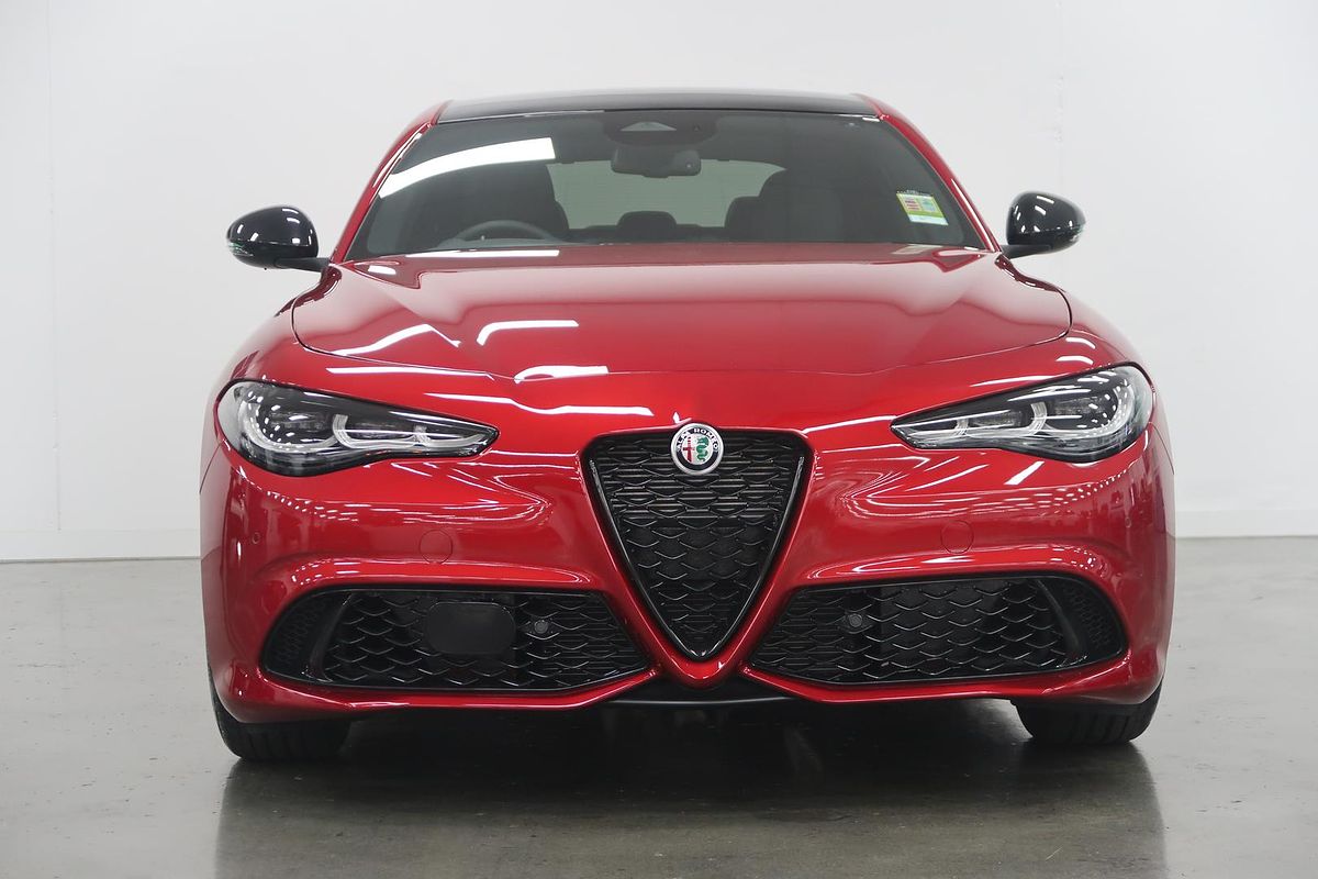 2025 Alfa Romeo Giulia Intensa Series 5