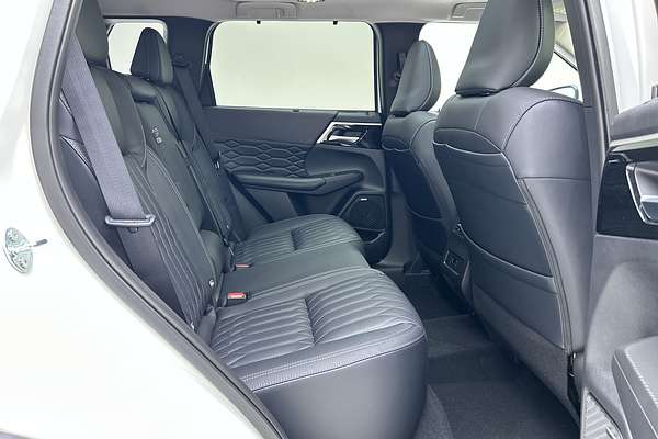 2025 Mitsubishi Outlander Exceed ZM thumb-11