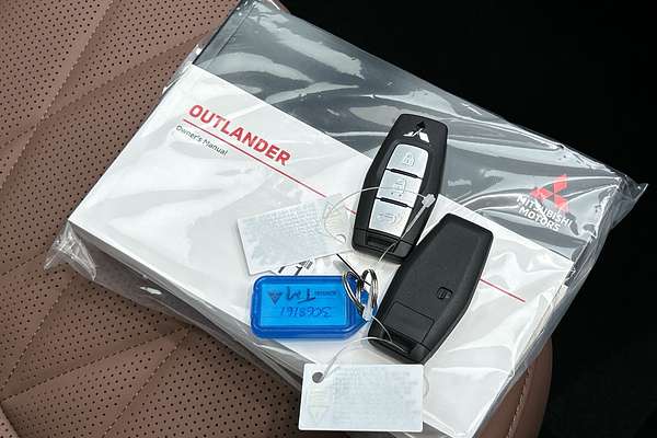 2025 Mitsubishi Outlander Exceed Tourer ZM thumb-22