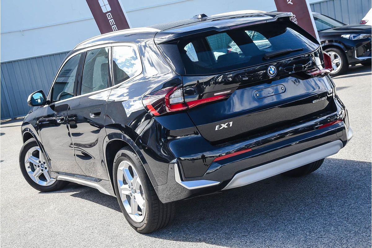 2025 BMW iX1 eDrive20 xLine U11