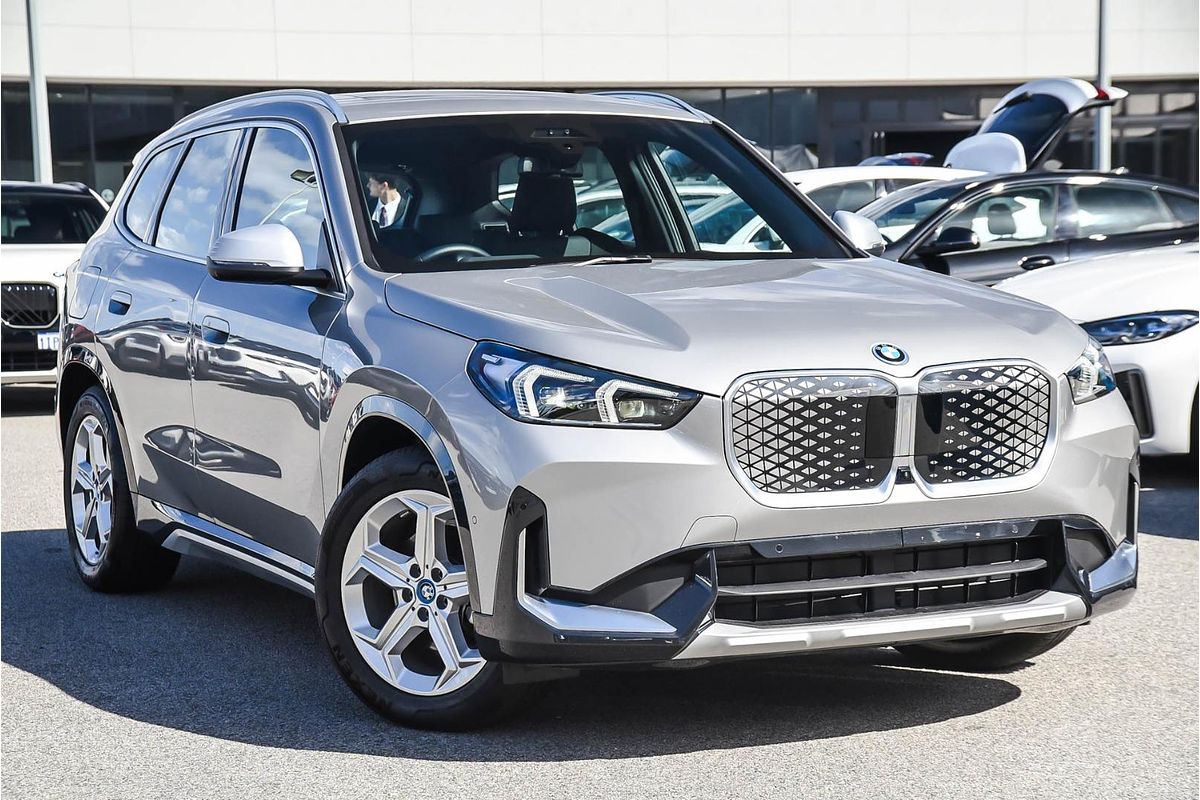 2025 BMW iX1 eDrive20 xLine U11