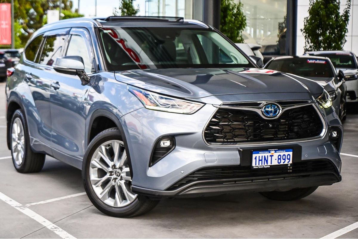 2021 Toyota KLUGER GRANDE HYBRID AWD AXUH78R