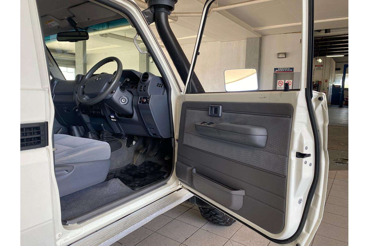 LANDCRUISER 79 SERIES VDJ79R GXL 4.5L DTV8 TURBO CDI 5 SP MANUAL C/CHAS 