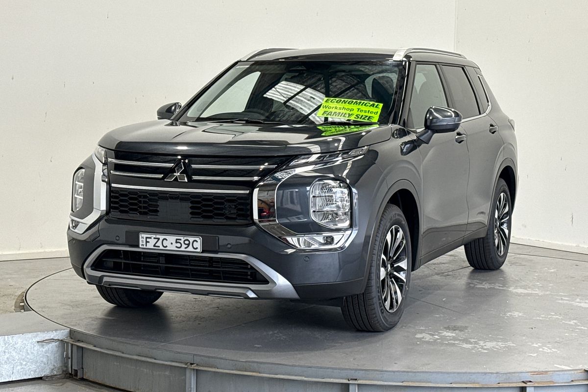 2025 Mitsubishi Outlander LS ZM