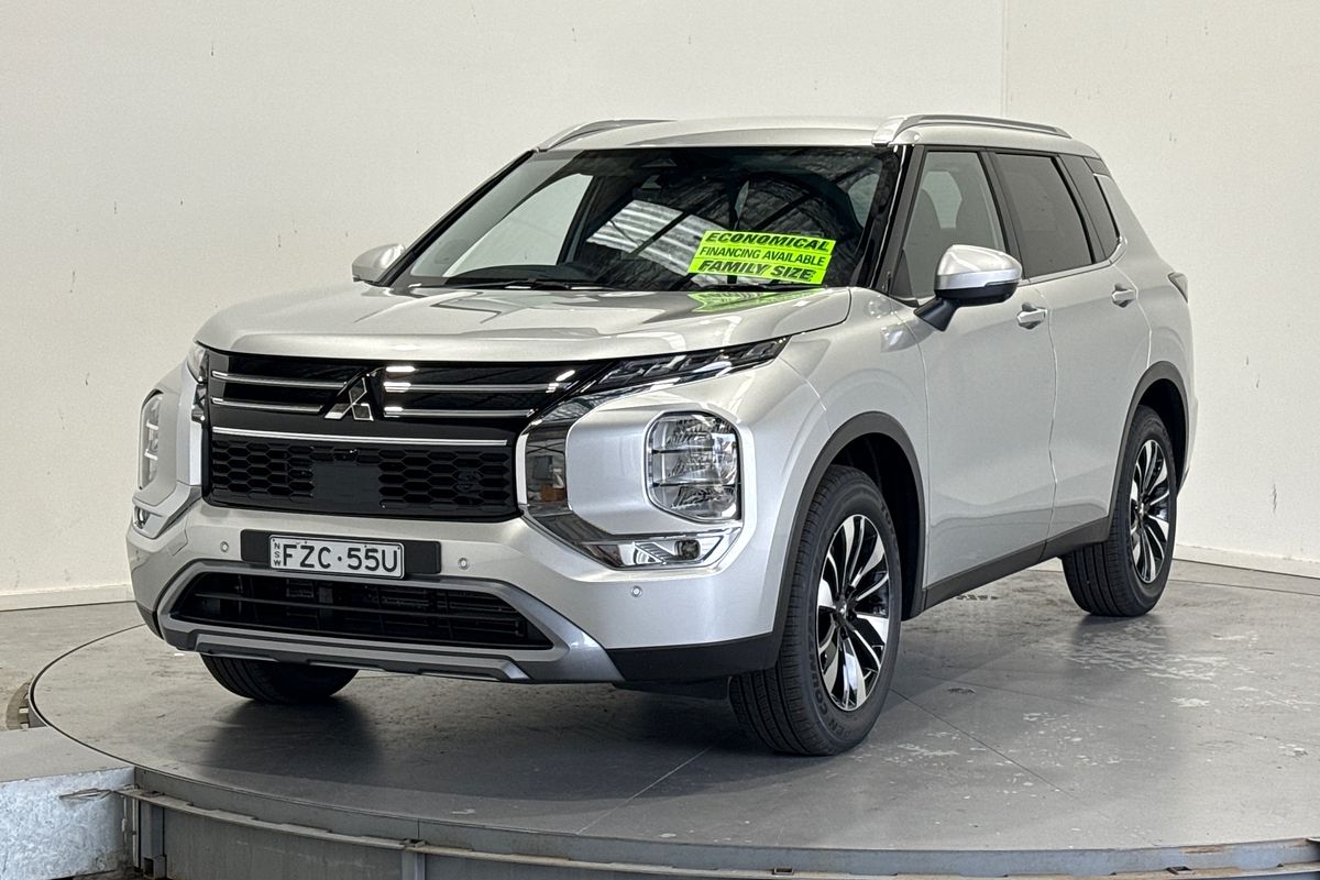 2025 Mitsubishi Outlander LS ZM