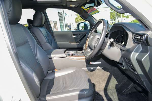 2023 Toyota Landcruiser Sahara FJA300R thumb-9