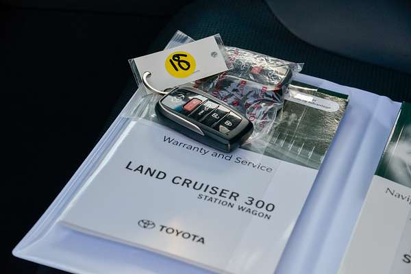 2023 Toyota Landcruiser Sahara FJA300R thumb-24