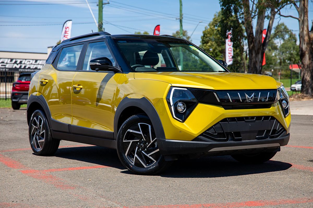 2025 Mahindra XUV3XO AX7L