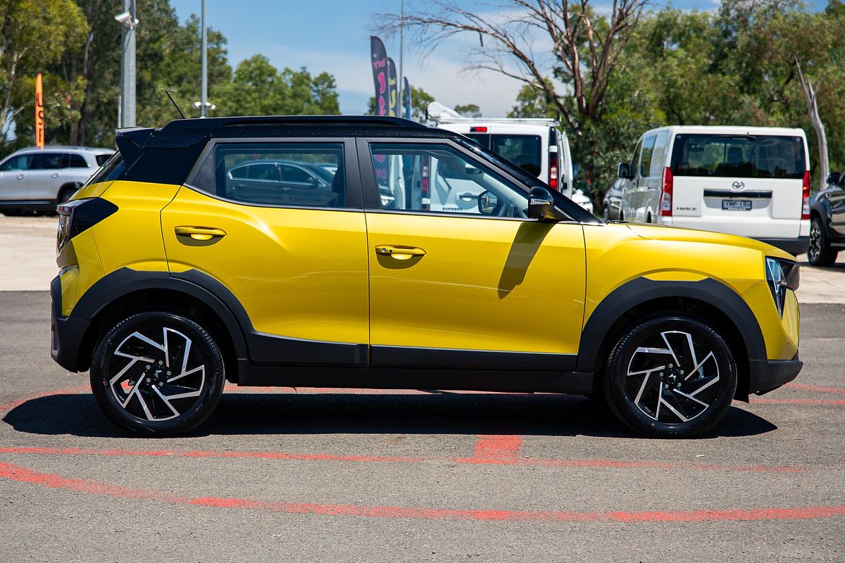 2025 Mahindra XUV3XO AX7L