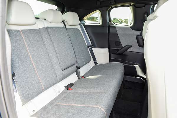 2023 Mazda MX-30 G20e Touring DR Series thumb-8