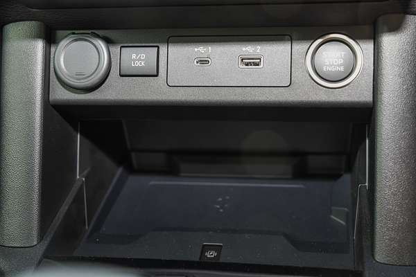 2025 Mitsubishi Triton GLS MV 4X4 thumb-13