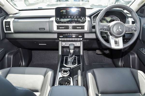 2025 Mitsubishi Triton GLS MV 4X4 thumb-16