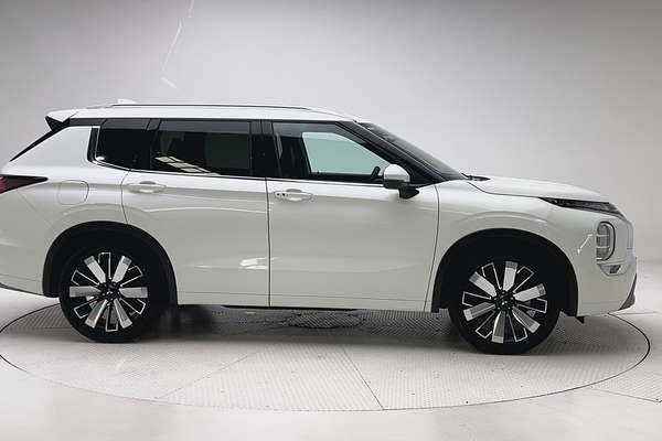 2025 Mitsubishi Outlander Exceed ZM thumb-8