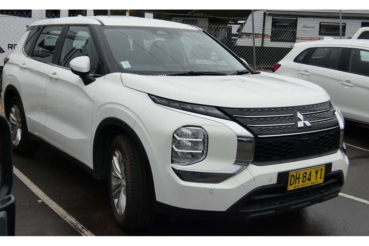 2023 Mitsubishi Outlander ES ZM