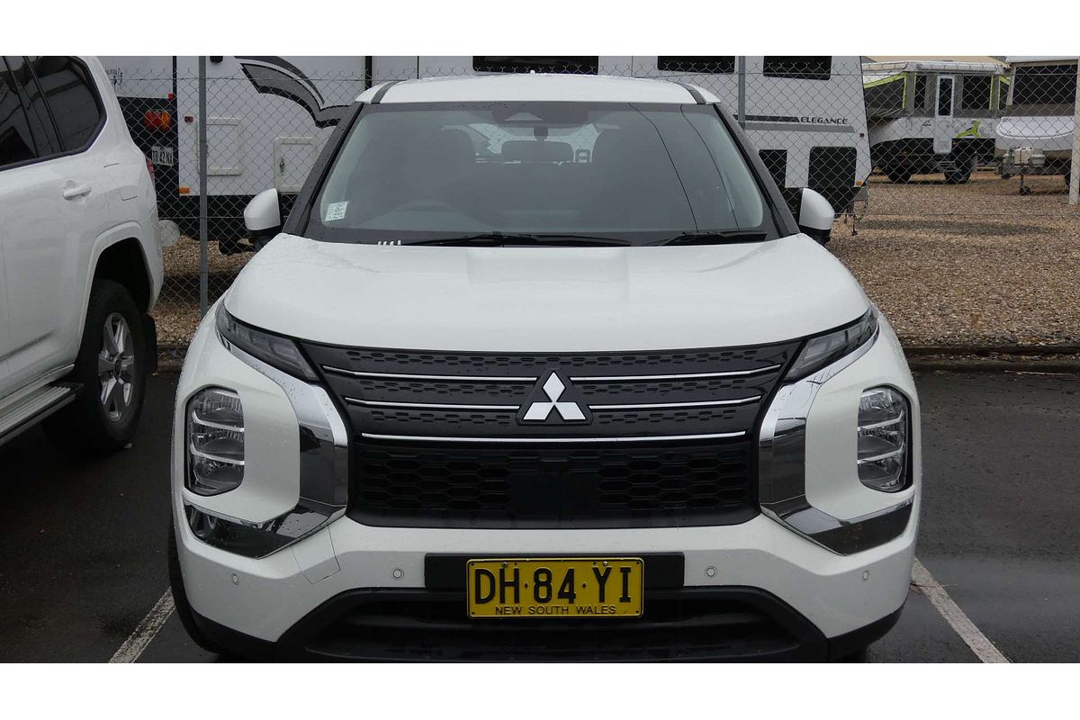 2023 Mitsubishi Outlander ES ZM